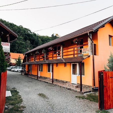 Iris Panzio Hotel Praid Exterior photo
